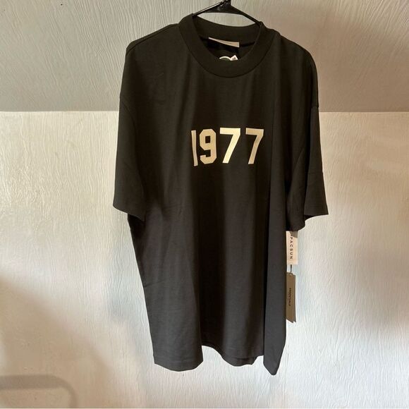 FEAR OF GOD ESSENTIALS 1977 T-SHIRT in Iron - Picture 5 of 13